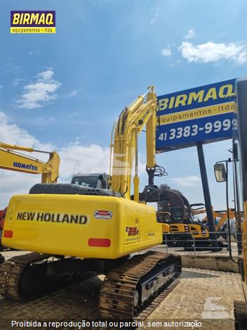 Escavadeira New Holland E215 LC