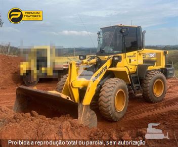 Pá Carregadeira Komatsu WA200