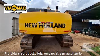 Escavadeira New Holland E215 C