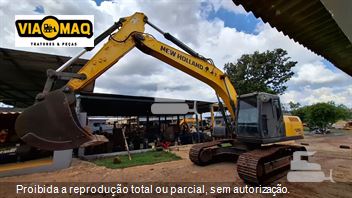 Escavadeira New Holland E215 C