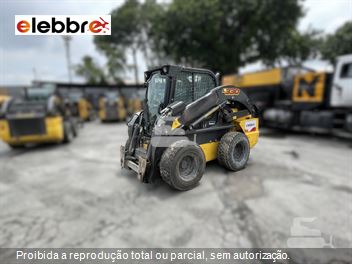 Mini-Carregadeira New Holland L330