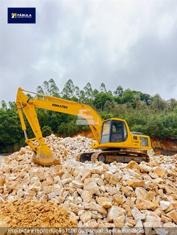 Escavadeira Komatsu PC200