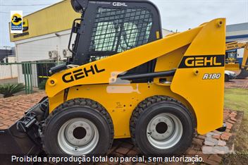 Mini-Carregadeira Gehl R180