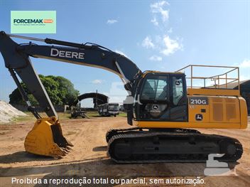 Escavadeira John Deere 210G