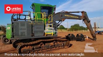 Harvester John Deere 2144G
