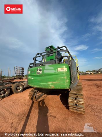 Harvester John Deere 2144G