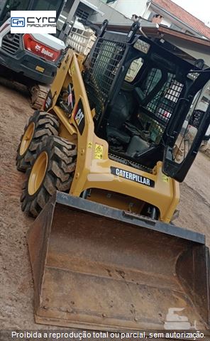 Mini-Carregadeira Caterpillar 226B