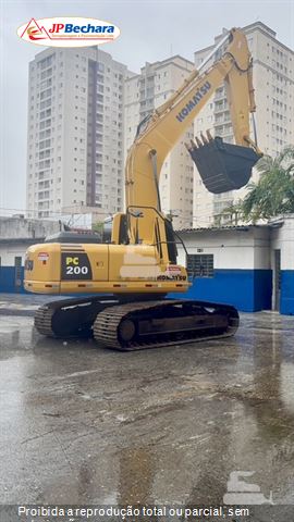 Escavadeira Komatsu PC200