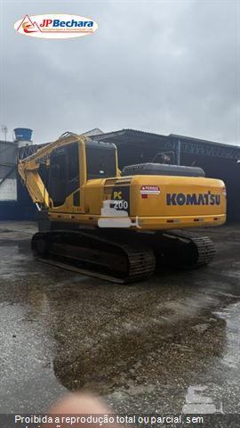 Escavadeira Komatsu PC200