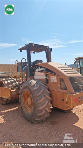 Rolo Compactador Caterpillar CP-533E