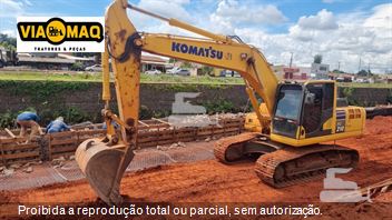 Escavadeira Komatsu PC210