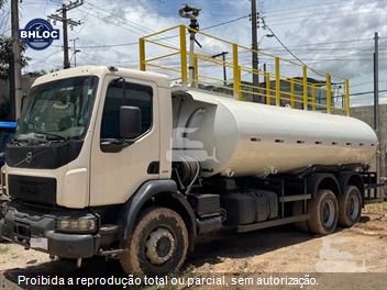 Caminhão Volvo VM 330 6x4 2p (Diesel) (E5)