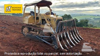 Trator de Esteira Caterpillar D4E