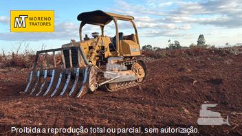 Trator de Esteira Caterpillar D4E