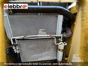Escavadeira Caterpillar 323D