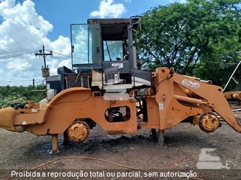 Pá Carregadeira Case 621