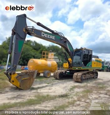 Escavadeira John Deere 210G
