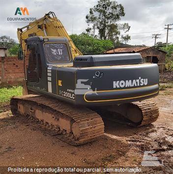 Escavadeira Komatsu PC200