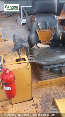 Trator de Esteira Caterpillar D4C