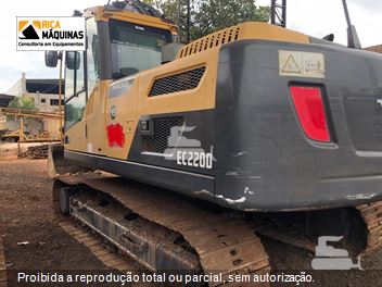 Escavadeira Volvo EC220D