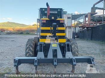 Motoniveladora New Holland RG140B