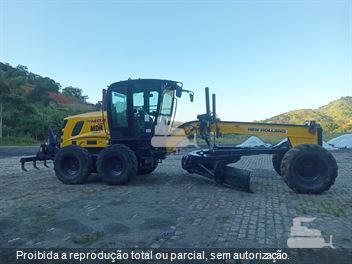 Motoniveladora New Holland RG140B