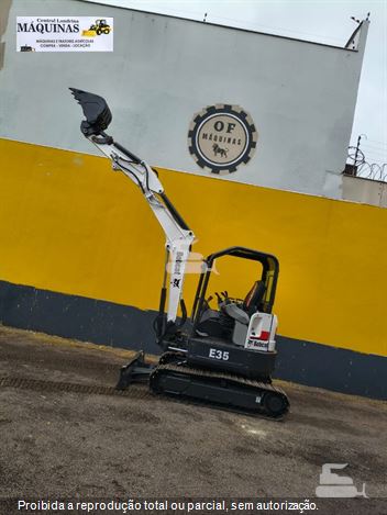 Mini-Escavadeira Bobcat E35