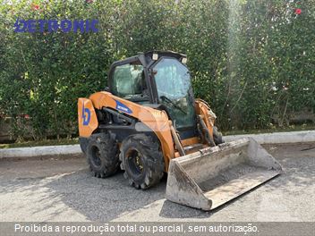 Mini-Carregadeira Case SV185