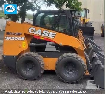 Mini-Carregadeira Case SR200B