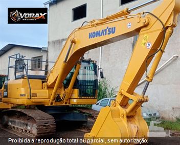 Escavadeira Komatsu PC200