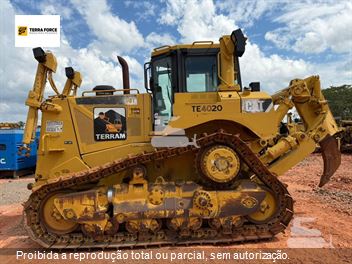 Trator de Esteira Caterpillar D8T