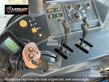Trator Agrícola New Holland TM7040
