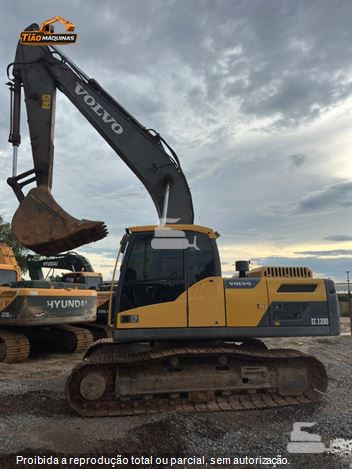 Escavadeira Volvo EC220D