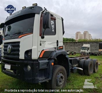 Caminhão Volkswagen 31-320 E Constellation 6x4 3-Eixos 2p (Diesel)
