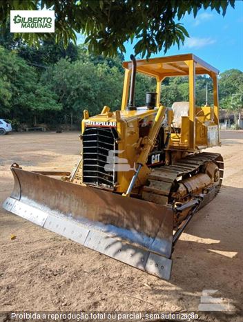 Trator de Esteira Caterpillar D4E