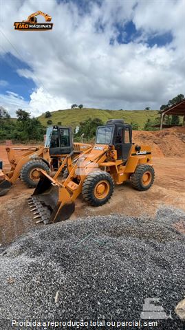Pá Carregadeira Case W20E