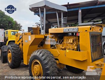 Pá Carregadeira Michigan 55 Art