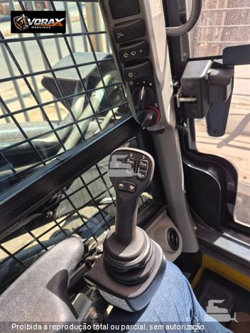 Mini-Carregadeira New Holland L330