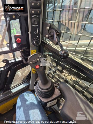 Mini-Carregadeira New Holland L330
