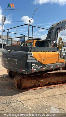 Escavadeira Hyundai R220LC-9