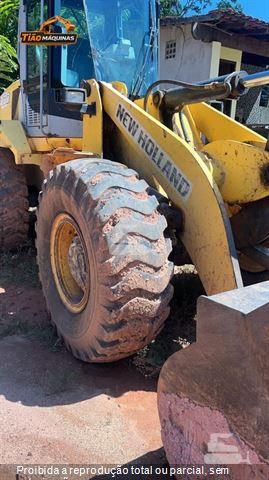 Pá Carregadeira New Holland W130