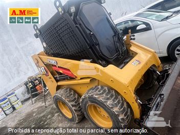 Mini-Carregadeira Caterpillar 226B 3