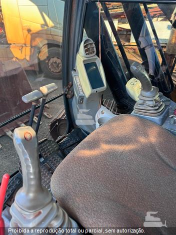 Escavadeira John Deere 210G