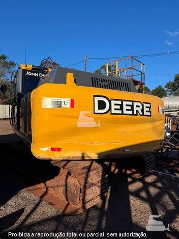 Escavadeira John Deere 210G