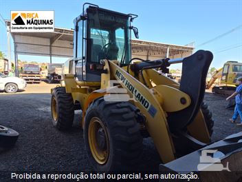 Pá Carregadeira New Holland W130