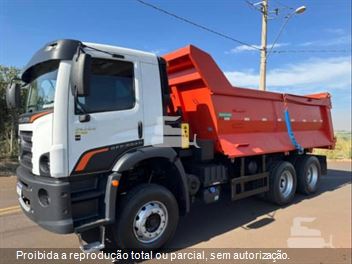 Caminhão Volkswagen 31-320 E Constellation 6x4 3-Eixos 2p (Diesel)