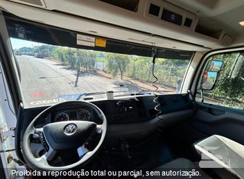Caminhão Volkswagen 31-320 E Constellation 6x4 3-Eixos 2p (Diesel)