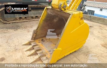 Escavadeira Komatsu PC200