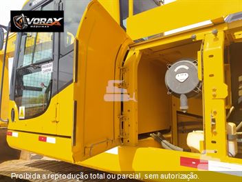 Escavadeira Komatsu PC200