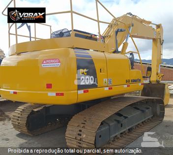 Escavadeira Komatsu PC200